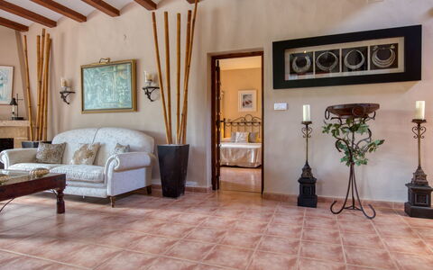 Villa Adelfa: Pièce, Propriété, Design Intérieur, Meubles, Bâtiment, Sol, Plafond, Tuile, Mur, Immobilier