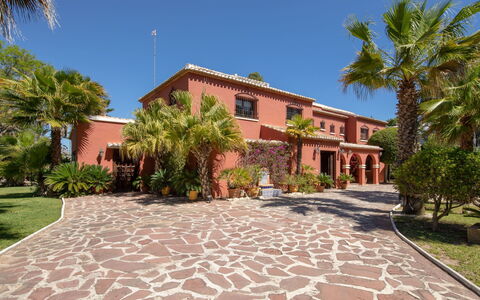 Villa Adelfa: Propriété, Domicile, Bâtiment, Immobilier, Maison, Zone Résidentielle, Biens, Arbre, Architecture, Vacances