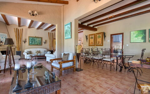 Villa Adelfa: Cadre, Bois, Table, Salle, Architecture, Design Intérieur, Salon, Sol, Sol, Chaise