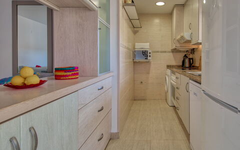 Residencial Roma: Pièce, Propriété, Sol, Meubles, Design Intérieur, Cabinetry, Jaune, Comptoir, Bâtiment, Cuisine