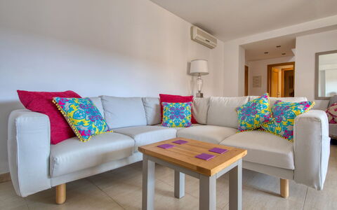 Residencial Roma: Meubles, Salon, Pièce, Propriété, Canapé, Design Intérieur, Table, Table Basse, Sol, Chaise