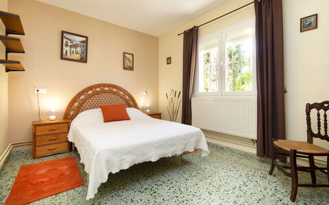 Alma: Chambre, Pièce, Meubles, Lit, Propriété, Drap De Lit, Cadre De Lit, Literie, Design Intérieur, Sol