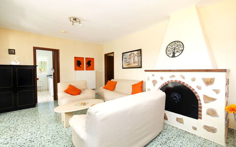 Alma: Pièce, Meubles, Propriété, Design Intérieur, Salon, Mur, Sol, Plafond, Chambre, Maison