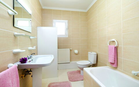 Alma: Salle De Bains, Pièce, Propriété, Violet, Design Intérieur, Luminaire Plomberie, Rose, Architecture, Tuile, Mur