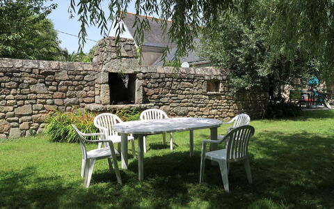 Plouhinec Morbihan 648: Plante, Table, Tableau De Plein Air, Chaise, Paysage Naturel, Arbre, Mobilier De Jardin, Lot Terre, Végétation, Loisir