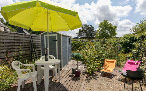 La Littorine: Nuage, Meubles, Plante, Ciel, Communauté Des Plantes, Table, Chaise, Parapluie, Ombre, Mobilier De Jardin