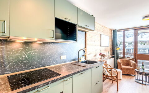 Le Hameau de Tovière: Cuisine, Comptoir, Bois, Sol, Design Intérieur, Cabinetry, Appareil De Cuisine, Meubles, Éclairage, Principaux Appliance