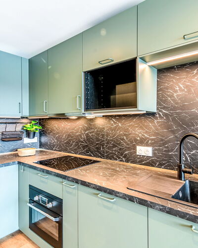 Le Hameau de Tovière: Cuisine, Comptoir, Appareil De Cuisine, Cabinetry, Principaux Appliance, Design Intérieur, Bois, Sol, Cuisinière, Électroménager