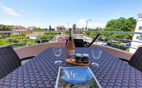 Fréjus 561: Balcon, Mobilier De Jardin, Appartement, Chaise, Eco Hôtel, Tableau De Plein Air, Recours, Hôtel, Patio, Table Cuisine Et Salle A Manger