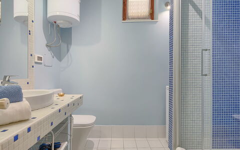 Country House D&D: Propriété, Luminaire Plomberie, Miroir, Bleu, Salle De Bains, Violet, Design Intérieur, Évier, Sol, Ligne
