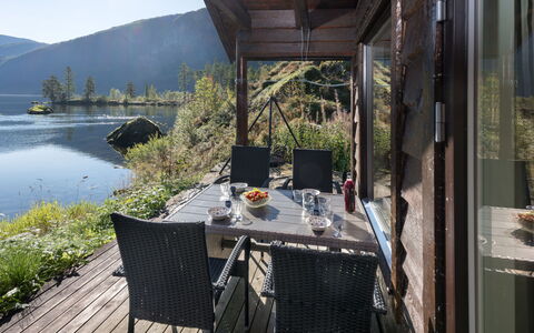Strandbu: Plante, Table, Propriété, L'Eau, Meubles, Bâtiment, Chaise, Ciel, Bois, Design Intérieur