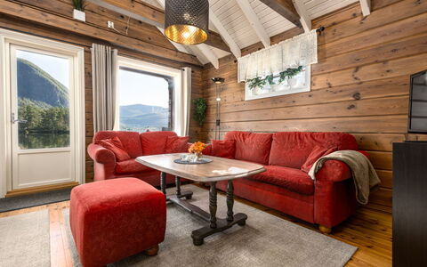 Strandbu: Meubles, Propriété, Confort, Bois, Design Intérieur, Fenêtre, Bâtiment, Cadre, Canapé, Salon