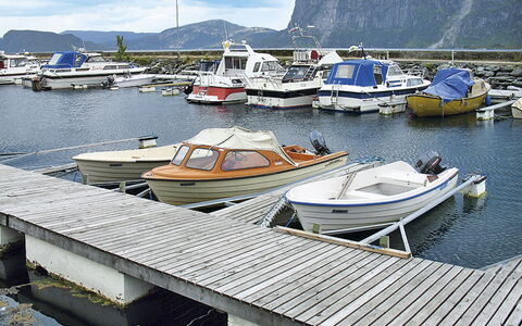 Lihesten: L'Eau, Bateau, Véhicule, Navire, Nuage, Ciel, Bateaux Et Nautique - Materiel Et Fournitures, Architecture Navale, Lac, Mode De Transport