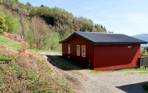 Lihesten: Ciel, Plante, Bâtiment, Fenêtre, Paysage Naturel, Bois, Montagnes, Lot Terre, Maison, Pente