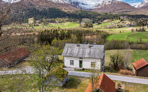 Elvehuset: Herbe, Arbre, Montagnes Relief, Maison, Colline, Paysage Naturel, Montagne, Montagnes, Paysage