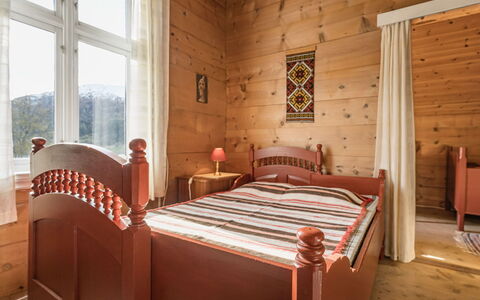 Elvehuset: Meubles, Chambre, Lit, Design Intérieur, Bois, Sol, Sol, Pièce, Drap De Lit, Literie