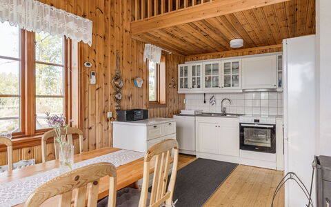 Kasen Sjökanten: Cabinetry, Meubles, Propriété, Comptoir, Appareil De Cuisine, Cuisinière, Table, Bois, Cuisine, Fenêtre