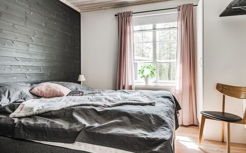 Kringelfjorden Nävern: Propriété, Meubles, Bâtiment, Confort, Bois, Textile, Design Intérieur, Architecture, Fenêtre, Ombre
