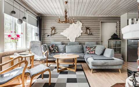 Kringelfjorden Nävern: Meubles, Propriété, Canapé, Table, Cadre, Éclairage, Design Intérieur, Sol, Bois