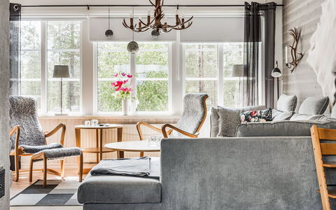Kringelfjorden Nävern: Meubles, Propriété, Table, Fenêtre, Bois, Chaise, Design Intérieur, Sol, Confort, Sol
