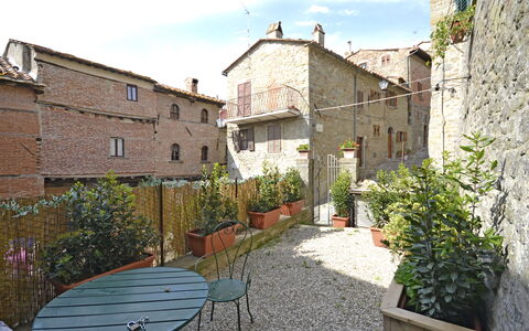Casa Caterina: Propriété, Bâtiment, Maison, Ville, Chalet, Immobilier, Quartier, Village, Zone Rurale, Rue