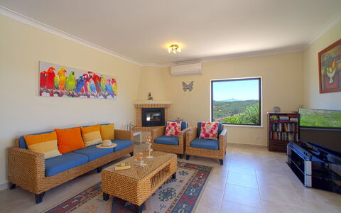 Quinta Do Mosaico: Canapé, Table, Design Intérieur, Salon, Éclairage, Décoration, Bois, Plante D'Appartement, Maison, Sol