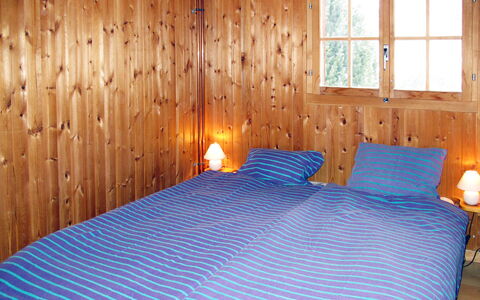 Champery 602: Bâtiment, Propriété, Fenêtre, Meubles, Confort, Bleu Azur, Bois, Textile, Maison, Lampe