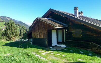 Champery 602: Ciel, Bâtiment, Propriété, Plante, Fenêtre, Écorégion, Montagne, Paysage Naturel, Bois, Pente