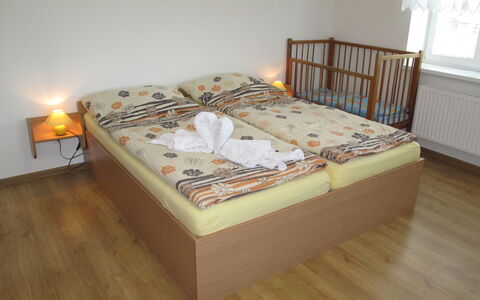 Jitka: Meubles, Lit, Cadre De Lit, Matelas, Sol, Pièce, Chambre, Literie, Dur, Textile