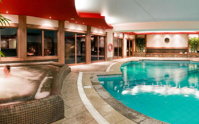 Les Menuires 651: Piscine, Propriété, Bâtiment, Loisir, L'Eau, Immobilier, Recours, Architecture, Domicile, Maison