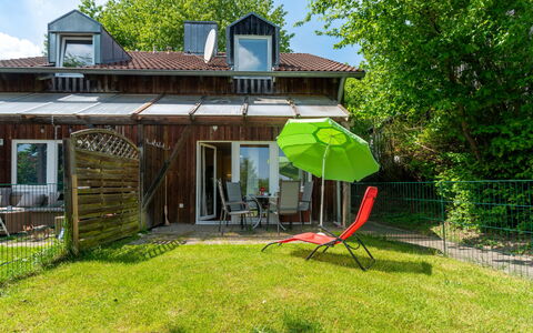 Zandt 604: Plante, Propriété, Fenêtre, Ciel, Bâtiment, Arbre, Ombre, Lot Terre, Herbe, Loisir