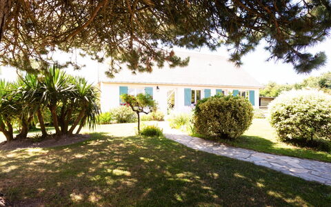 Le Pré Salé: Plante, Propriété, Bâtiment, Fenêtre, Arbre, Lot Terre, Ciel, Paysage Naturel, Herbe, Paysage