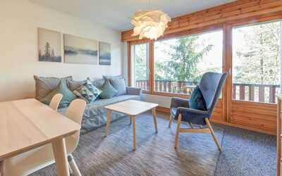 Hameau D004 631.5: Table, Meubles, Canapé, Chaise, Bois, Salon, Sol, Sol, Ombre, Immobilier