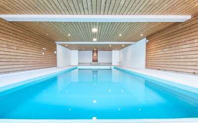 Thyon-Les Collons 631: L'Eau, Piscine, Bâtiment, Bleu Azur, Rectangle, Sol, Loisir, Composite, Immobilier, Plafond
