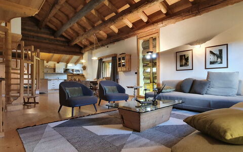 Chalet Baita Tabià Dolomites: Meubles, Canapé, Cadre, Bois, Design Intérieur, Table, Sol, Sol, Lampe, Salon