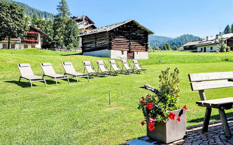 Chalet Baita Tabià Dolomites: Paysage, Chaîne De Montagnes, Station De Montagne, Pelouse, Vallée, Chalet, Aménagement Paysager, Jardin, Prairie, Alpes