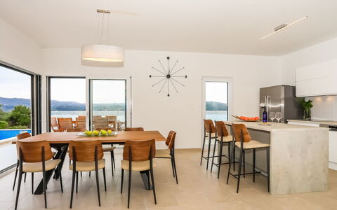 Jakša: Pièce, Meubles, Salle À Manger, Propriété, Design Intérieur, Bâtiment, Sol, Plafond, Table, Immobilier