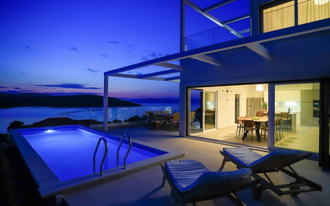 Jakša: Bleu, Maison, Propriété, Architecture, Bâtiment, Domicile, Design Intérieur, Piscine, Ciel, Éclairage