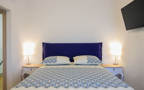 Jakša: Chambre, Lit, Pièce, Meubles, Drap De Lit, Propriété, Cadre De Lit, Literie, Design Intérieur, Matelas