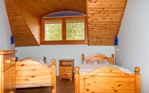 Polgar: Meubles, Cabinetry, Propriété, Bâtiment, Table, Confort, Fenêtre, Tiroir, Bleu, Bois