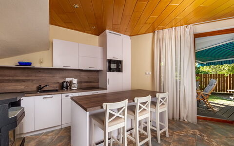 Polgar: Comptoir, Cabinetry, Meubles, Bois, Cuisinière, Appareil De Cuisine, Design Intérieur, Cuisine, Évier, Sol