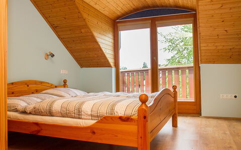 Polgar: Bâtiment, Propriété, Meubles, Fenêtre, Confort, Bois, Design Intérieur, Cadre De Lit, Sol, Ombre