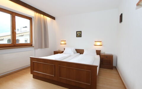 Fügen 336: Meubles, Pièce, Chambre, Lit, Propriété, Sol, Design Intérieur, Cadre De Lit, Drap De Lit, Parquet