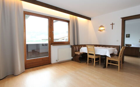 Fügen 336: Pièce, Propriété, Sol, Meubles, Bâtiment, Parquet, Lit, Design Intérieur, Dur, Maison