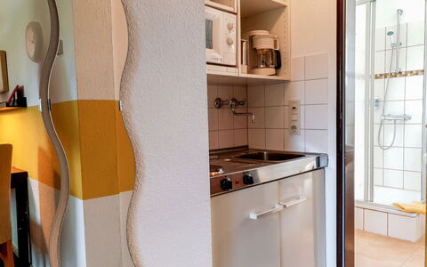 Thalfang 200: Cabinetry, Propriété, Comptoir, Design Intérieur, Sol, Sol, Appareil De Cuisine, Cuisine, Bois, Mur