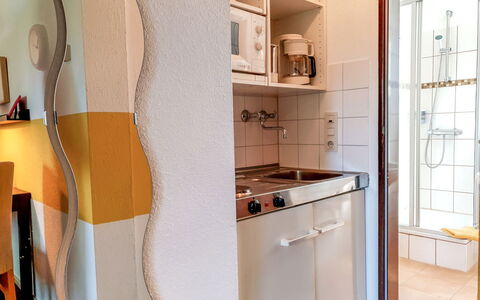 Thalfang 200: Pièce, Propriété, Meubles, Jaune, Design Intérieur, Maison, Matériel De La Propriété, Sol, Tuile, Bâtiment