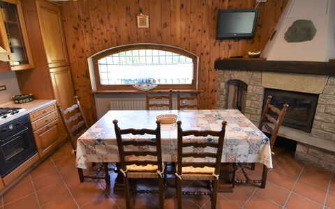 Fenis 300: Pièce, Propriété, Meubles, Sol, Design Intérieur, Bâtiment, Dur, Table, Immobilier, Salle À Manger