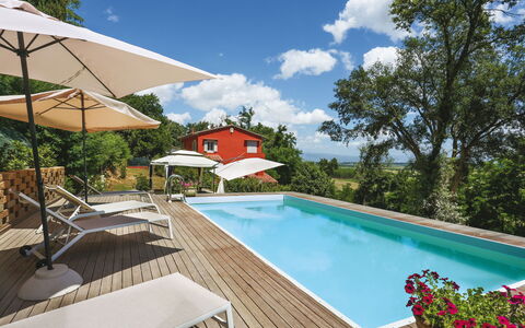 Piero: L'Eau, Nuage, Ciel, Plante, Propriété, Piscine, Bleu Azur, Fleur, Arbre, Ombre
