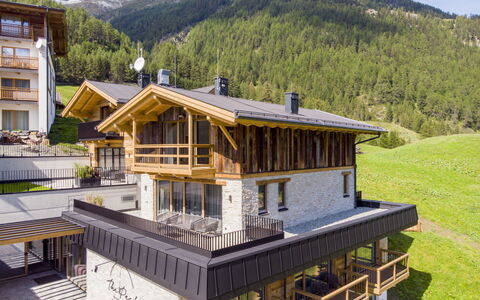 Sölden 751: Montagne, Ciel, Propriété, Bâtiment, Nuage, Fenêtre, Arbre, Bois, Porche, Loisir