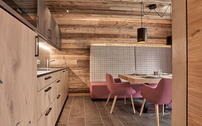 Bergsteiger - Chalet 751.5: Pièce, Design Intérieur, Propriété, Meubles, Bâtiment, Maison, Cuisine, Comptoir, Tuile, Architecture